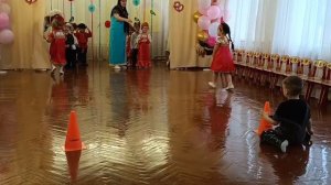 Игра на Масленицу " Скачки на лошадках" младшая группа ДОУ