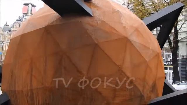 В Киеве появилась скульптура "Противостояние". Украина. 1.11.2019 г. смотреть онлайн
