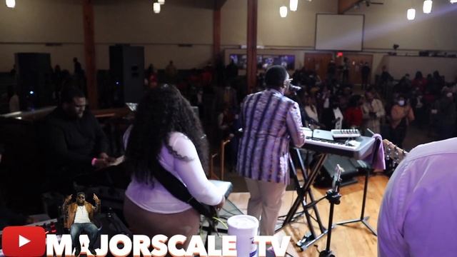 Ebony "Basschick" Miller - playing for "Sent By God" #FemaleBassPlayer ??? смотреть онлайн