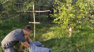 КАК СДЕЛАТЬ ПУГАЛО(ЧУЧЕЛО) В ОГОРОД ИЛИ НА ДАЧУ? ПУГАЛО огородное за 15 минут! ЧУЧЕЛО своими руками