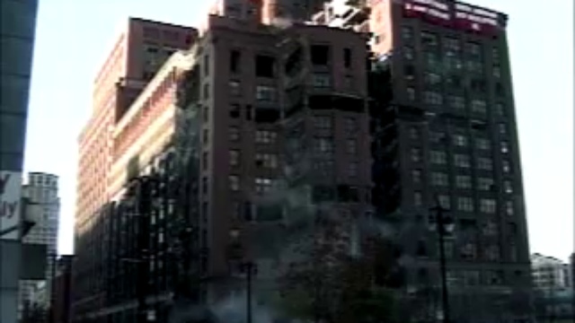 Снос огромного здания