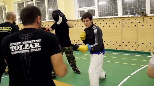 Ножевой спарринг через скамью смотреть онлайн