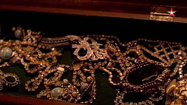 НА УГЛУ У ПАТРИАРШИХ | Смотрите 7 и 8 июля в 13:25 смотреть онлайн