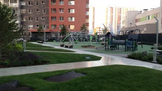 Придомовая территория ЖК “Bauhaus” на проспекте Космонавтов Санкт-Петербург смотреть онлайн