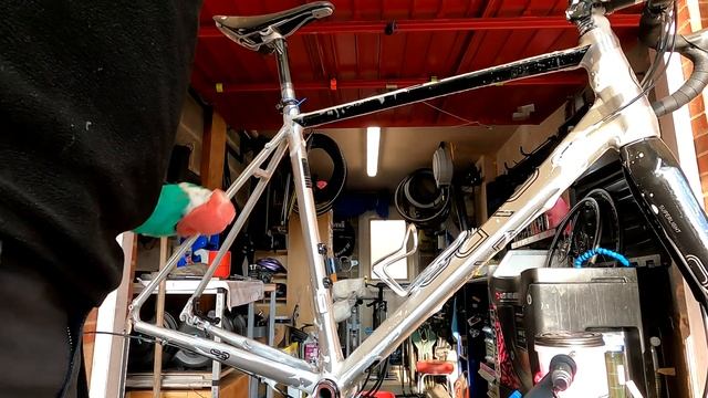 Road Bike full rebuild! Strip Clean & Service flip bike Orro Terra - THE CYCLE RENOVATOR смотреть онлайн