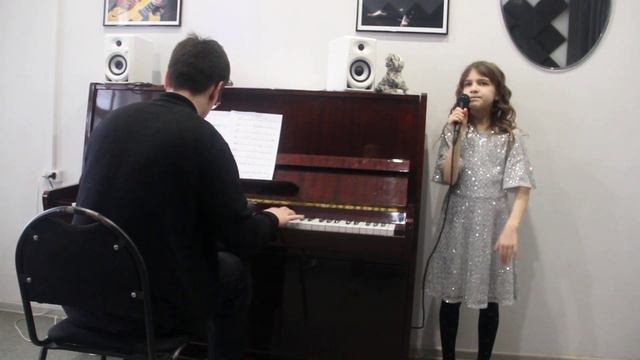 Опарина Ольга - Moon river, музыка Henry Mancini, слова Johnny Mercer смотреть онлайн