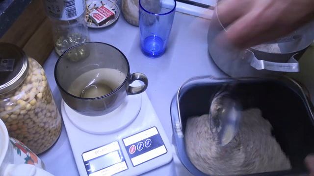 Цельнозерновой хлеб с семенами льна на ржаной закваске. смотреть онлайн