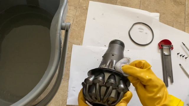 How to take apart & fully clean the Dyson V7 animal смотреть онлайн