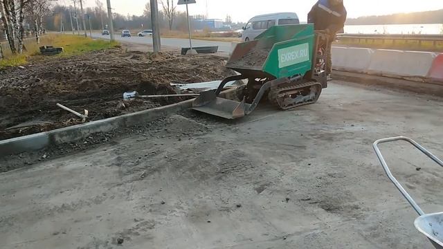 Видео с обьекта. ДУмпер EXREX 1000B. Подготовка дорожного полотна к асфальтированию смотреть онлайн