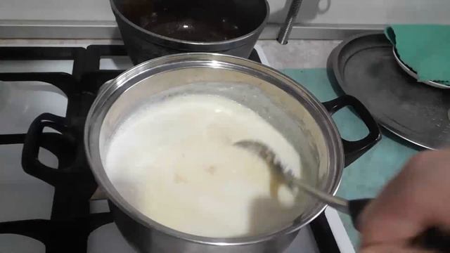 ВКУСНОЕ БЫСТРОЕ БЛЮДО ИЗ ЯИЦ,МОЛОКА И ЛУКА смотреть онлайн