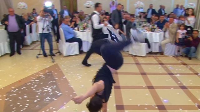 Lezginka VS Break dance - AleqsanyanS dance studio смотреть онлайн