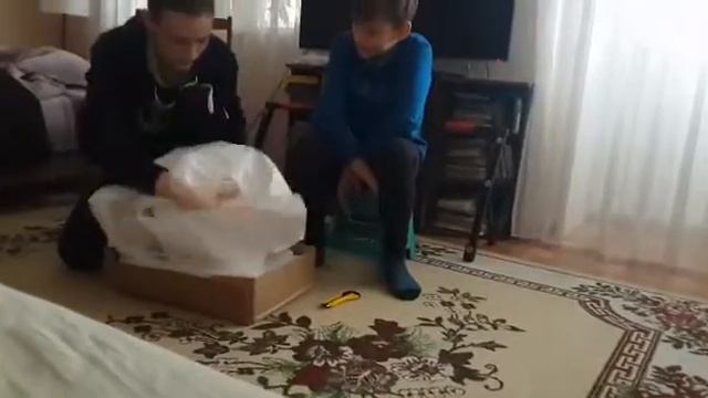 Делаем мячик из 1000 слоев бумаги смотреть онлайн