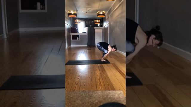 Lotus/Hips Vinyasa Yoga Flow (60 min) смотреть онлайн
