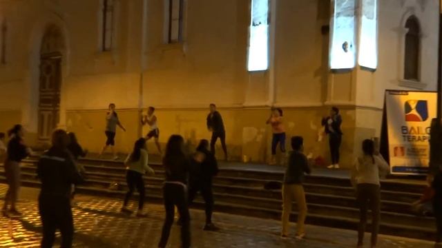 Танцы в Куэнке Эквадор смотреть онлайн