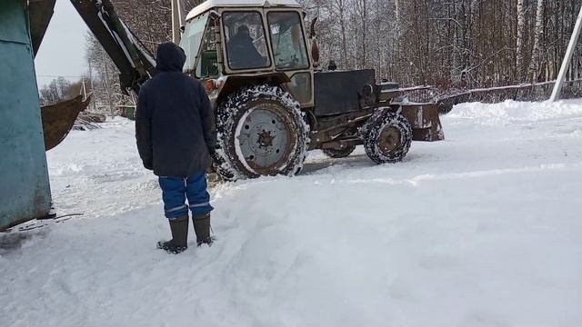 Буксировка гаража Эо2621 и МТЗ