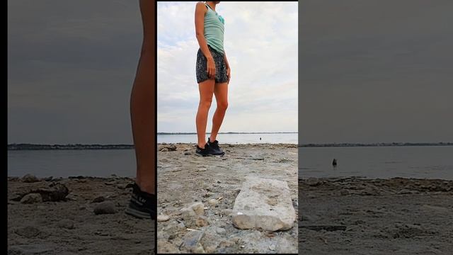 боль в колене исчезнет, мышцы бедра подтянутся, упражнение стоя смотреть онлайн