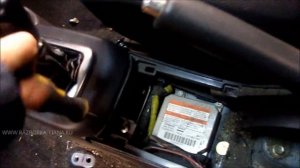 Как снять консоль между кресел Suzuki Liana, Aerio