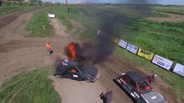 Возгорание автомобиля во время гонки, Калининград. Девау. 28.05.17 смотреть онлайн
