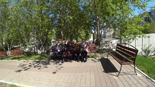 У Оли обновки!!!! Прибежала порадоваться вместе со мной. смотреть онлайн