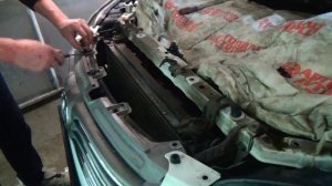 Toyota RAV4, как снять передний бампер.