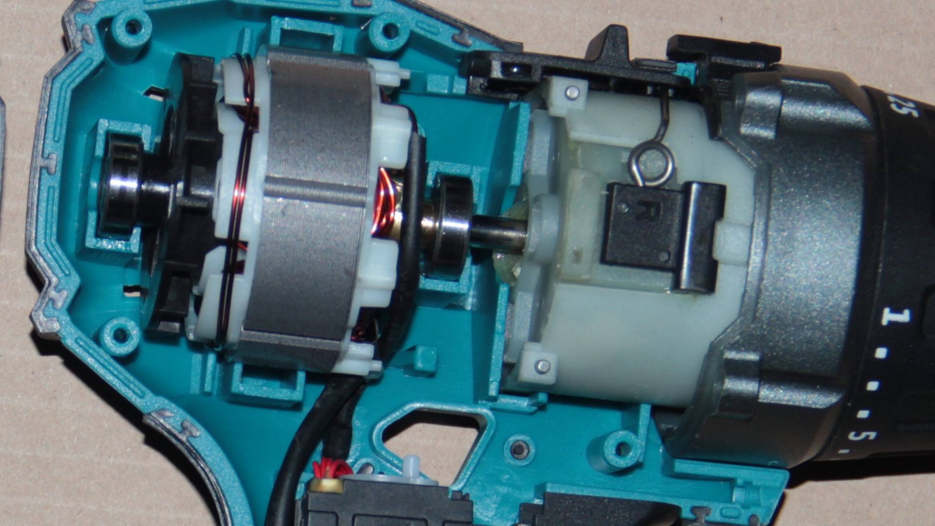 Бесщёточный шуруповерт с Алиэкспресс Heinhelper BL25, недостатки конструкции смотреть онлайн