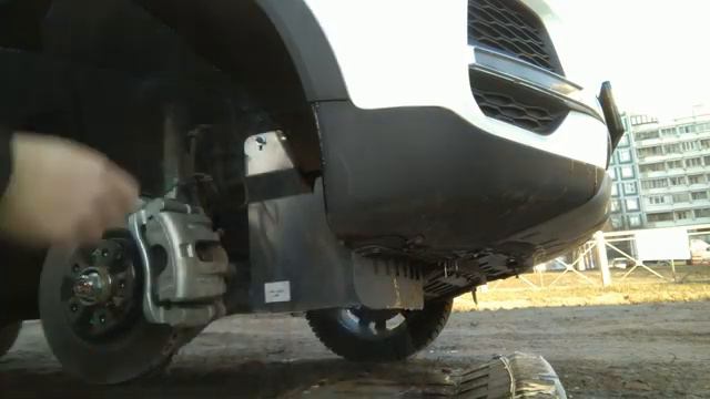 Установка боковой защиты моторного отсека со стороны КПП и ремня генератора на CHERY TIGGO 4.