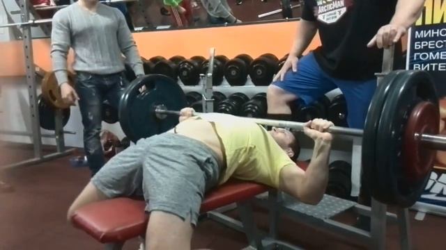 Андрей Алехин. Жим лежа без экипировки. 110 кг на турнире сети "Адреналин". смотреть онлайн