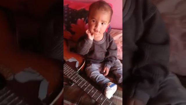 Little boy with a guitar. cute babies #Twin collections @agapercollections5134 смотреть онлайн