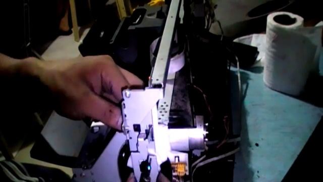 Epson R230/ R220/ R210 disaasembling part 2 (head removal) смотреть онлайн