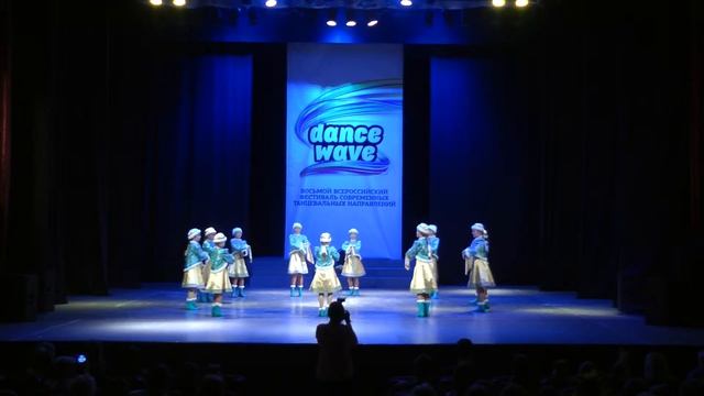DanceWave2017. Танцы народов мира. 7-9 лет Танцевальный коллектив Силуэт смотреть онлайн