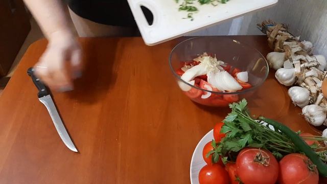 Помидоры в маринаде с медом и чесноком. Маринованный салат. смотреть онлайн
