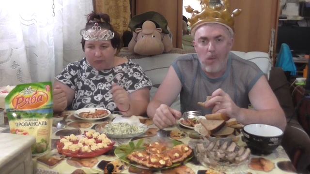MUKBANG RUSSIA|ЛёГкИй СуПеЦ|СаЛо|СаЛаТиК|ПОМДОРИ с ЧЕСНОчЕЛЛОСЫРОМ|зАпЕкАнА  кУрА с БаДрИдЖаНаМи.