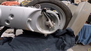 Geely 50cc Scooter disassembly Qingqi 50cc 2 Stroke diagnosis Part 1