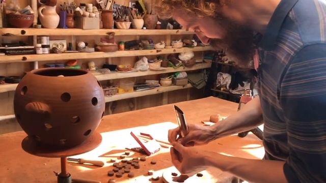 ? Как сделать пуговицы и медальоны из остатков глины Волшебство керамики смотреть онлайн