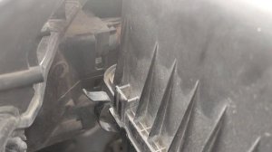 Replacing Head Light bulb (Low Beam) for Hyundai Grand Starex