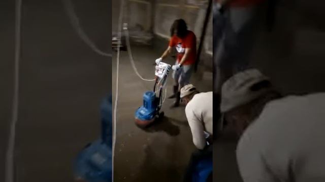 Шлифуем бетонный пол. смотреть онлайн
