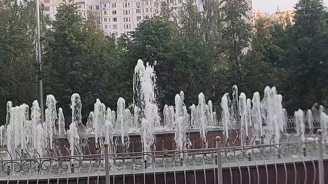 Фонтан в районе Люблино (20.08.21) смотреть онлайн