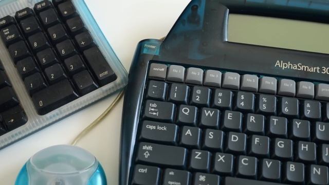 Apple ALMOST made this portable word processor! смотреть онлайн