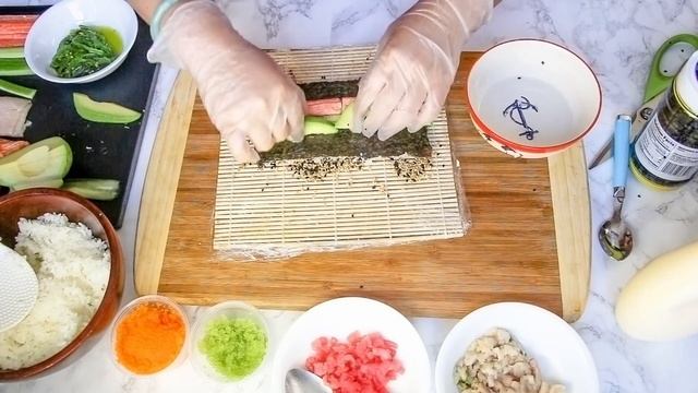 How roll sushi with bamboo mat (California Roll) смотреть онлайн
