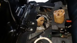 ML 164 Замена топливного насоса.Бензонасос . Снова приехал ml Замена бензонасоса. ML заглох на ходу