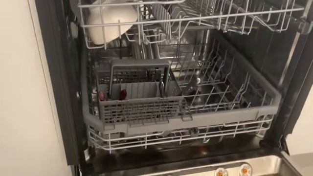 Hanna Reviews the LG QuadWash TrueSteam Dishwasher | The Good Guys смотреть онлайн