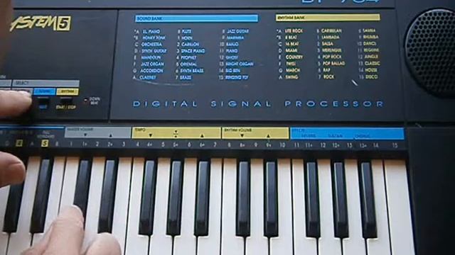 80s Bontempi System 5 - BT 704 Electronic Keyboard demo смотреть онлайн