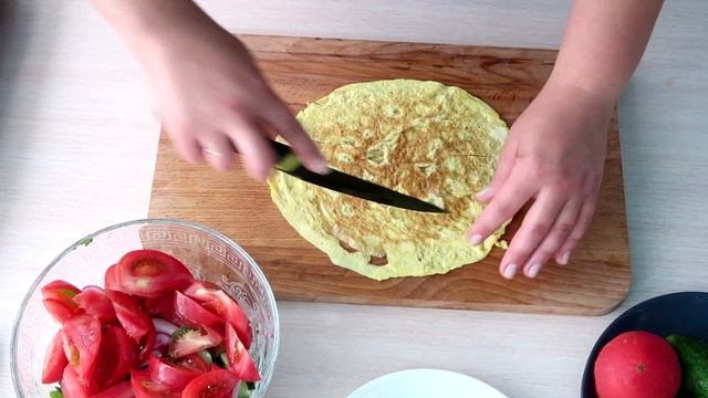 Легкий летний салат с овощами, щавелем и яичным блинчиком Очень вкусно смотреть онлайн