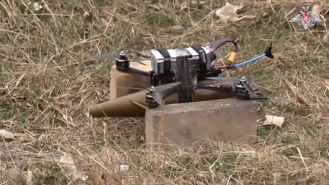 Попадание FPV-дрона во вражескую лодку