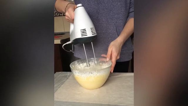 Выпекаем кексы с клюквой в силиконовых формочках смотреть онлайн