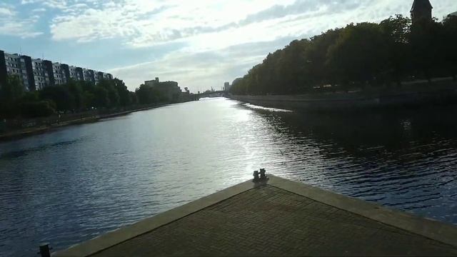 Рыбная деревня. Мужчина и женщина. Калининград для туристов. смотреть онлайн