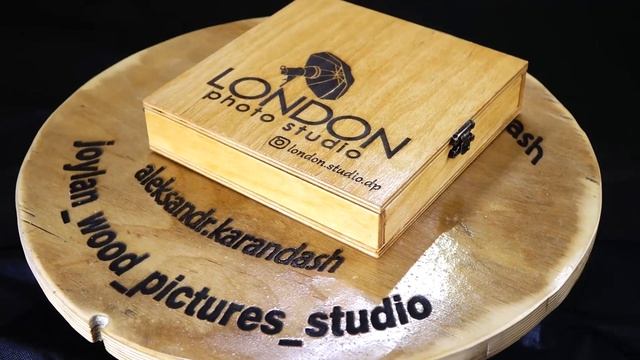 Желтая деревянная шкатулка для фото студии 