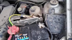 Заводим машину бустером.