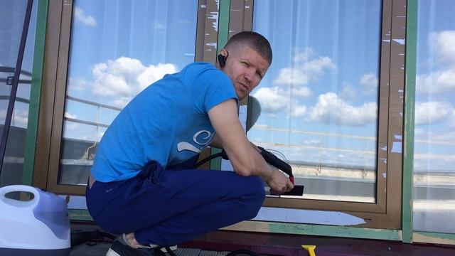 Пароочиститель Karcher SC 4. Удаление защитной плёнки окна смотреть онлайн