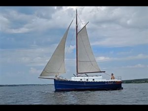 Парусная яхта.